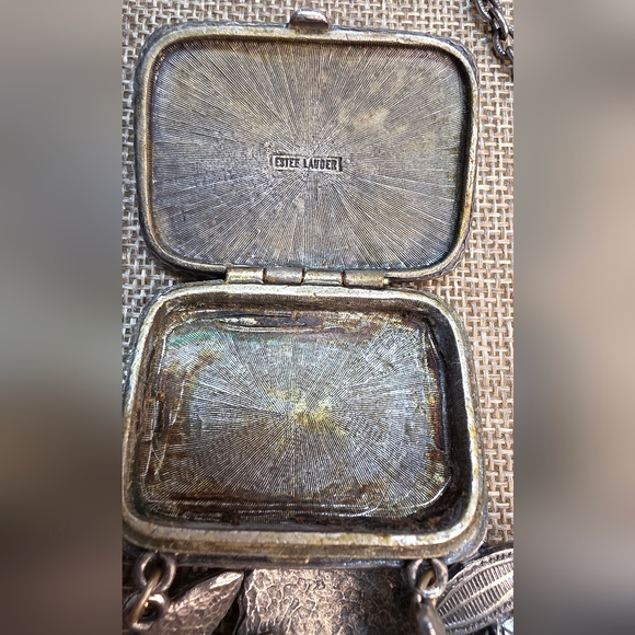 Vintage Estee Lauder Solid Perfume Star Shell 1973 Youth Dew Compact Pendant - Picture 5 of 9